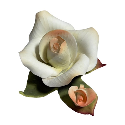 Statuina rosa porcellana stile