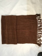 Sciarpa in seta grezza naturale, prodotto artigianale realizzato e tinto a mano.