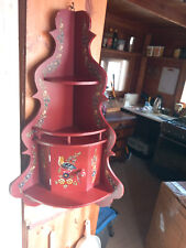 Angoliera  da appendere al muro Tirolese Dipinta