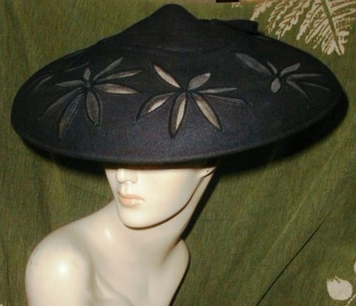Cappello piattino pagoda tesa