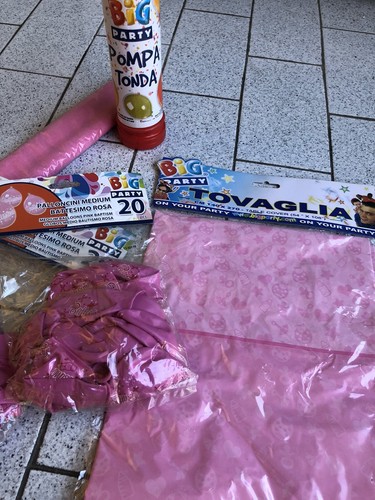 Tovaglia rosa con kit - con,