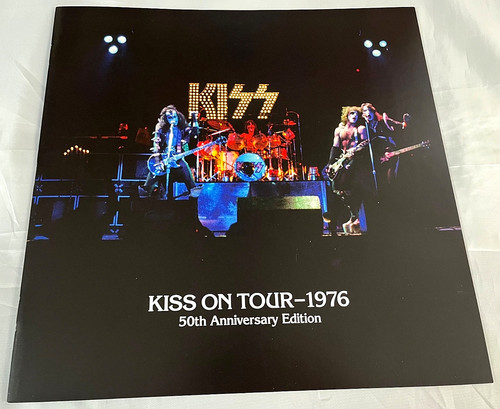 Bacio vivo tour book - tour,