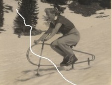 Foto barite originale 10x7 cm anni '50 donna con bici da neve snowbike pattini