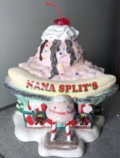 DEPT 56 POLO NORD VILLAGGIO "NANA SPLIT'S GELATERIA" 4025283 Frusta Ciliegia