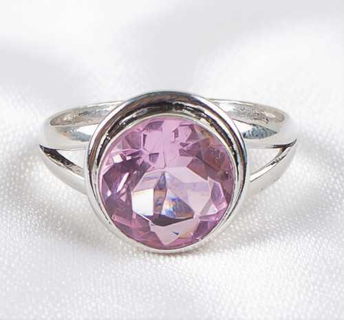 Anello elegante rosa pietra