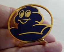 RARE NO PIN'S PINCES A FOULARD