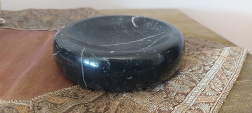 Posacenere nero con venature