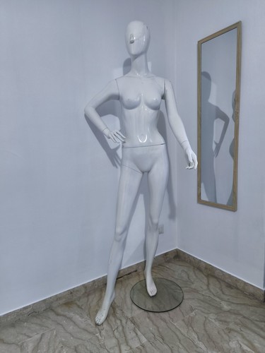 Manichino donna vetrina con - donna,