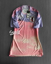 Nuova con etichette Japan Away