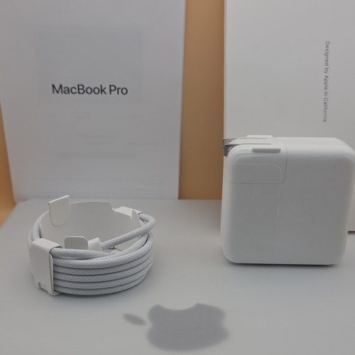 Apple 2025 macbook - apple,