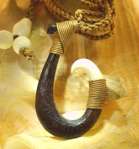 Collana con gancio pesce