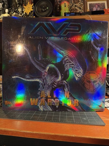 Hot toys alien warrior - alien,
