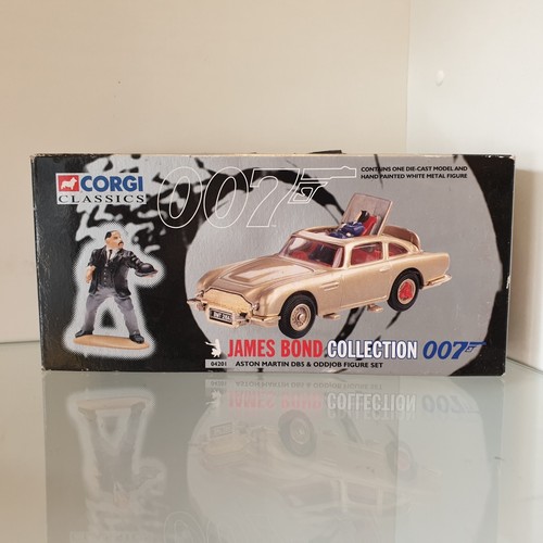 Corgi james bond - james,