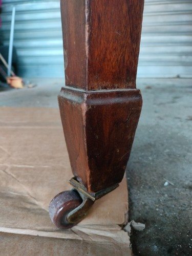 Tavolo ovale allungabile - , a