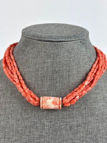 Collana corallo rosa con - in,