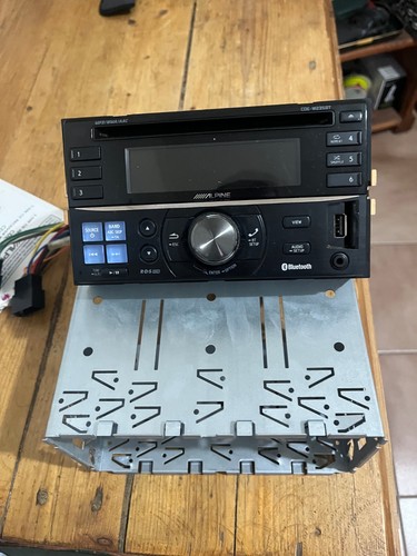 Auto radio alpine model - alpine, cde