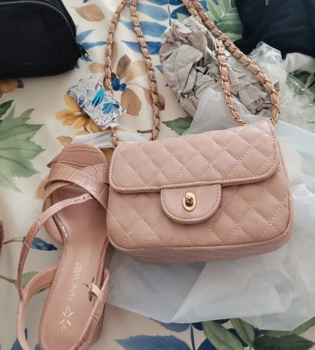 Pochette ragazza nuova con - x,