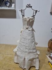 Portagioie In  ferro con manichino Con Vestito In Carta 