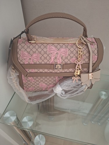 River island bow design - bow,