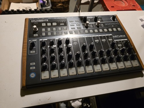 Arturia drumbrute analogico - arturia,