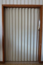 Porta a soffietto, struttura metallo/vinilpelle 140 x 220 cm con cornice legno