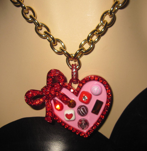 Collana con ciondolo corto