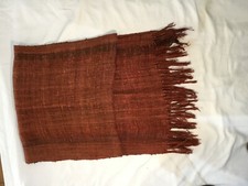 Sciarpa in seta grezza naturale, prodotto artigianale realizzato e tinto a mano.