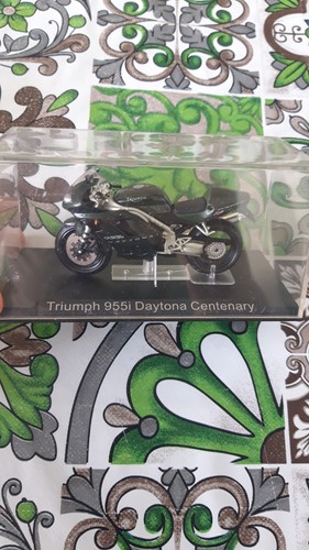 Modellino moto triumph 955i - modellino,