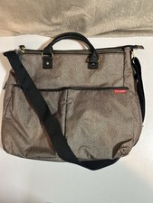 Borsa fasciatoio Skip Hop Chelsea Downtown chic spina di pesce marrone nera tote bag