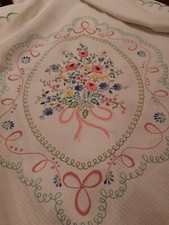 Biancheria antica Copriletto in picche' ricamato a mano letto singolo cm235x150.