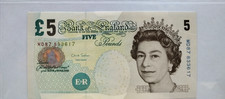 England.  FIVE  pounds. ELIZABETH II...   2015.