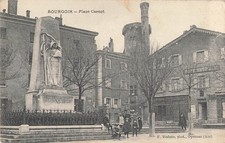 38 Bourgoin la place Carnot