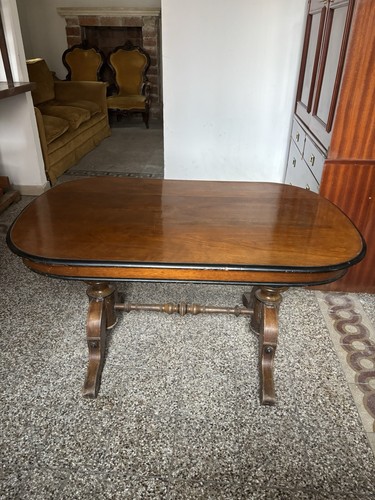 Tavolo basso ovale - tavolo, antico