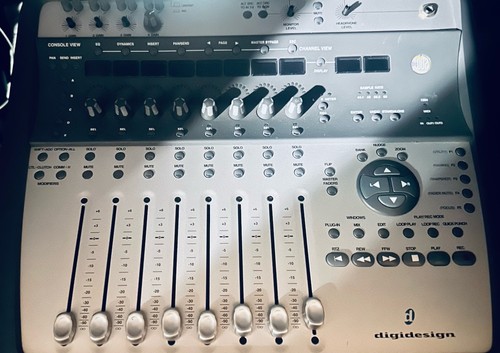 Digidesign digi 002 - digi, digital