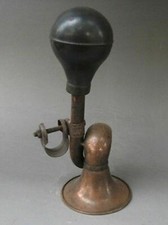 UTILE CINESE VECCHIO BRONZO DA COLLEZIONE ARTIGIANALE BICI CORNO ORNAMENTI