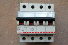 Interruttore magnetotermico BTICINO 4 poli moduli 10a F84/10
