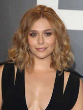 Quadro Elizabeth Olsen Guardando La Macchina Fotografica 8x10 Stampa Celebrità