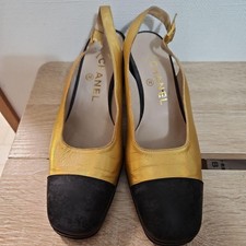Decolte Chanel tacco grosso in pelle gialla con cinturino taglia 36 US...