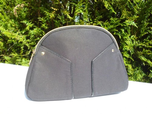 Pochette ou trousse - ou,