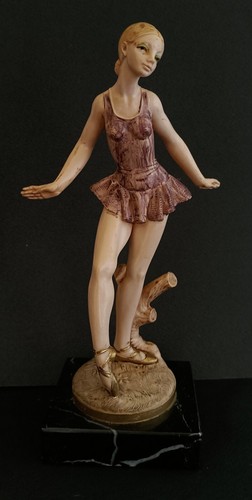 Statuette une ballerine - statuette, en