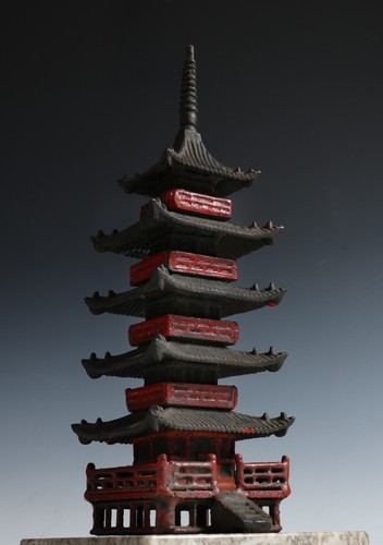 Vecchia pagoda giapponese