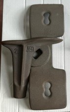 1 Basamento + 1 incudine n° 2 da ciabattino in ghisa (tot. 2 pzz.) Montini