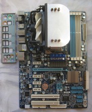 Gigabyte GA-MA770T-UD3 con CPU