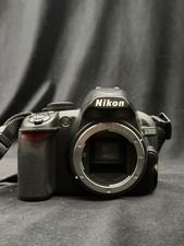 Nikon D3100 DSLR/ 14,2 MP/solo