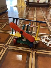 lampada in legno per bambini a forma di aereo.