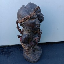 Figura in ginocchio Nkisi a