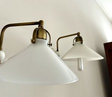 Coppia Applique da Parete Ottone e Vetro Opalino Bianco Vintage Anni 80