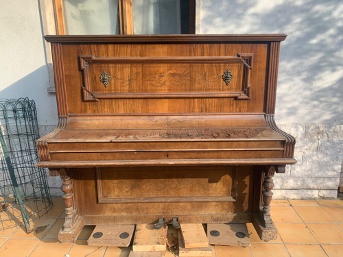 Pianoforte verticale antico