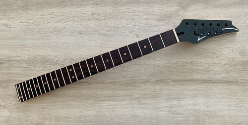 Nuova chitarra elettrica stile