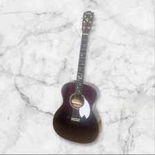 Chitarra acustica piccola